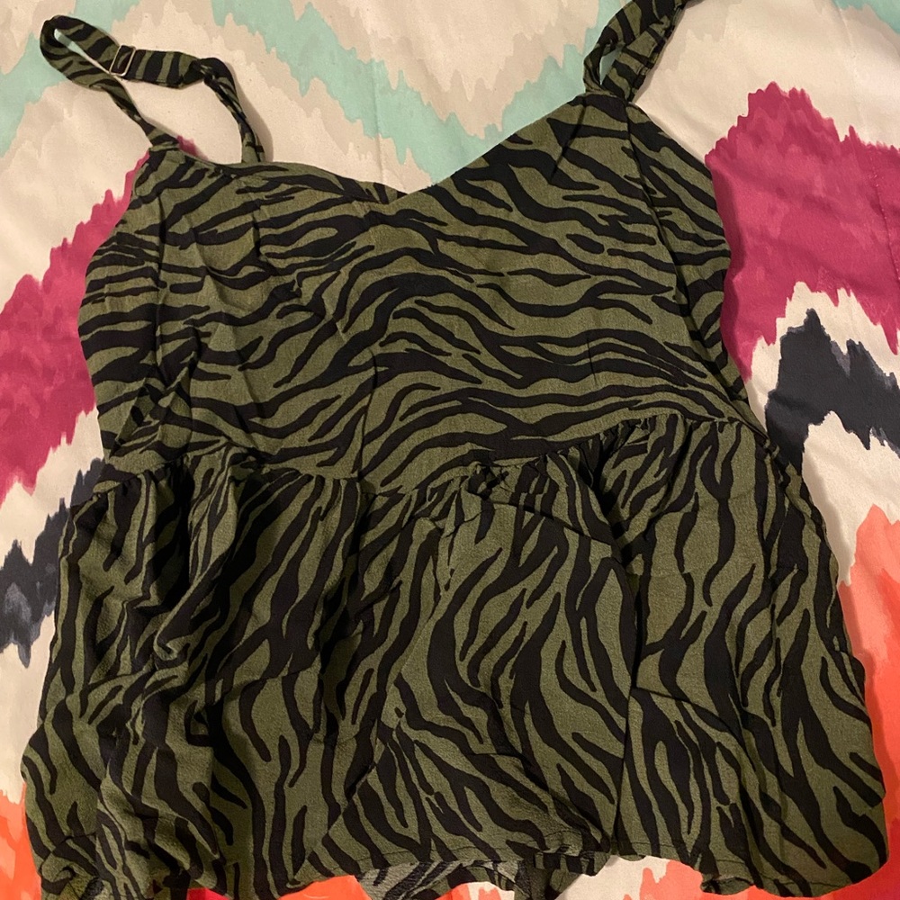 Hollister top